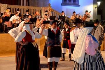 Centro y Anzar, de Telde, en el III Festival Folclórico Herencias (Foto Francisco Javier Santana)